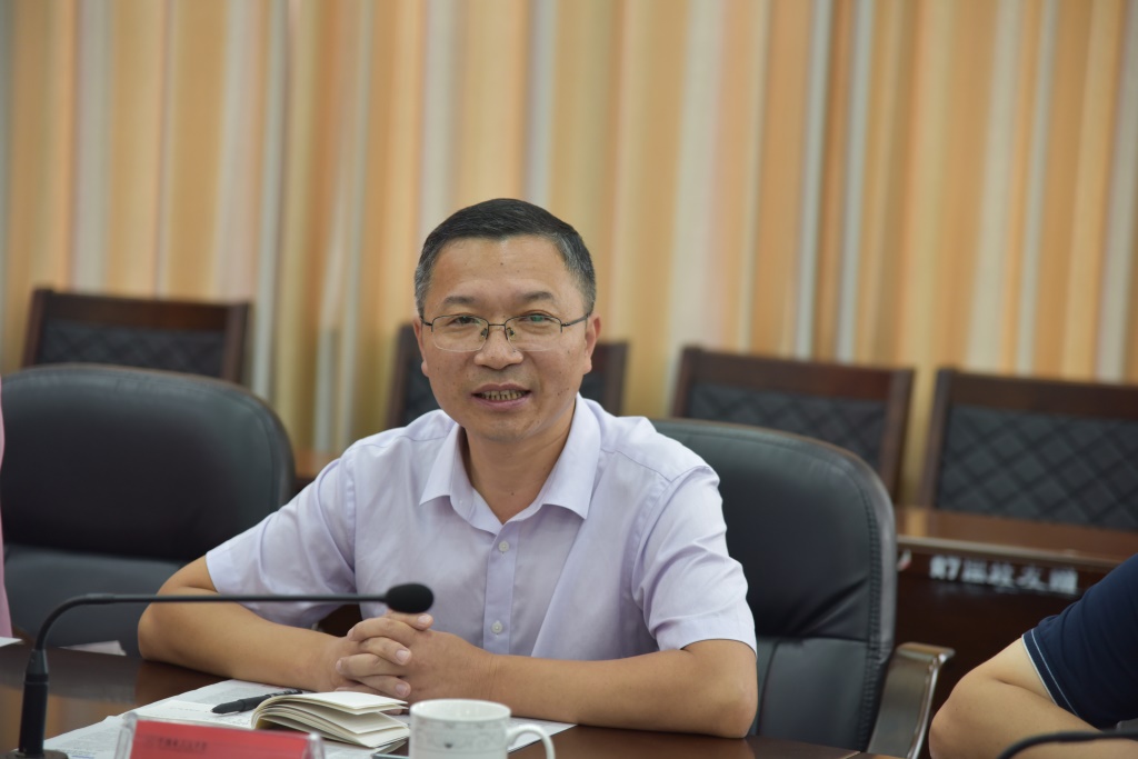 劉校長(zhǎng).jpg